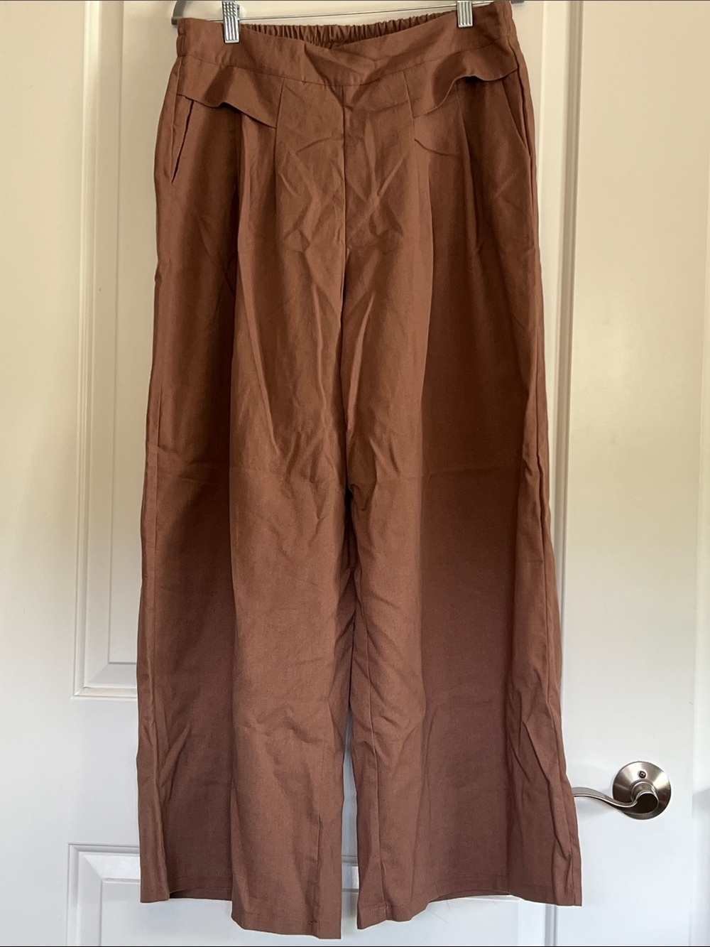 Wide-Leg High-Rise Trousers in Warm Brown